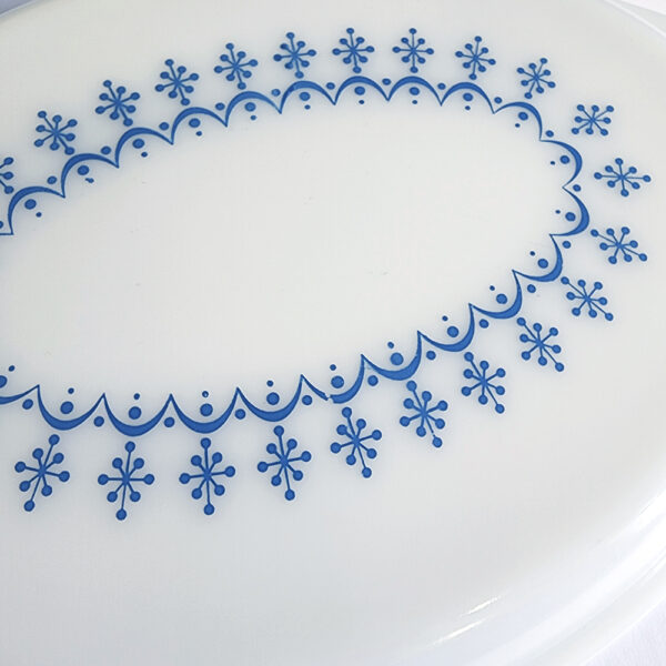 Divided Casserole, Corning Pyrex Blue Garland Snowflake Divided Casserole, Corning Pyrex Blue Garland Snowflake, lid detail
